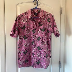 Men’s medium pink Patagonia shirt